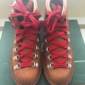 Dan we Men’s Mountain Light Cascade size 9 NWT